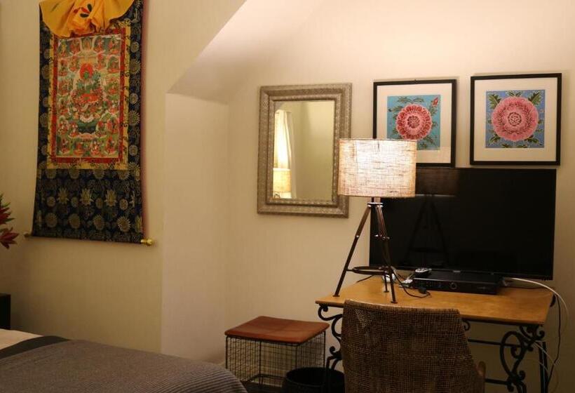 Standard Room Shared Bathroom, Nyima Tashi Buddhist Centre