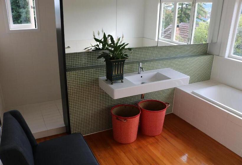 Suite, Nyima Tashi Buddhist Centre