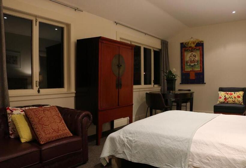 Suite, Nyima Tashi Buddhist Centre