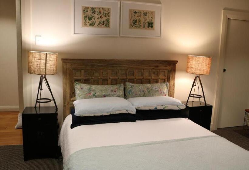 Suite, Nyima Tashi Buddhist Centre