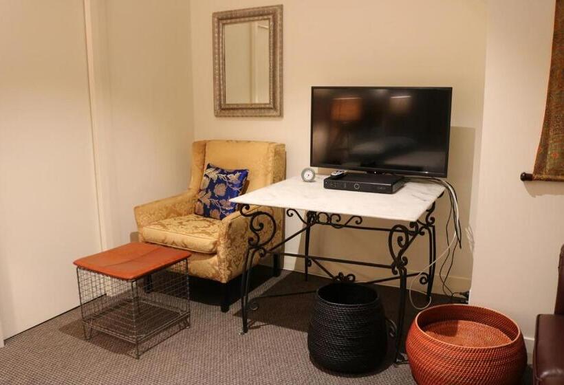 Suite, Nyima Tashi Buddhist Centre