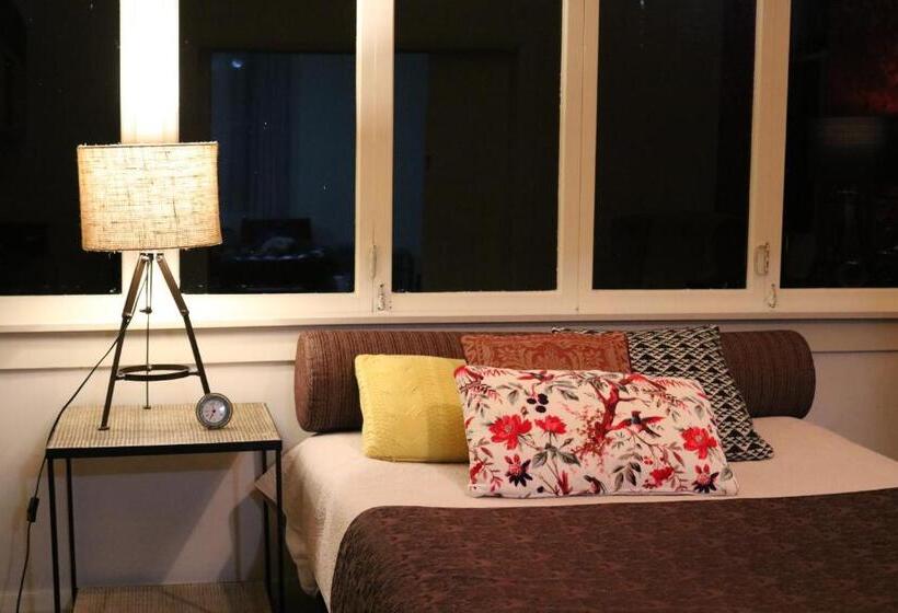 Standard Studio Garden View, Nyima Tashi Buddhist Centre