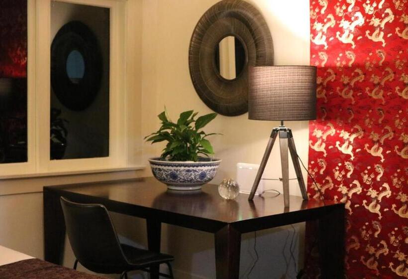 Standard Studio Garden View, Nyima Tashi Buddhist Centre