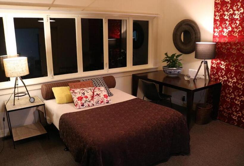 Standard Studio Garden View, Nyima Tashi Buddhist Centre