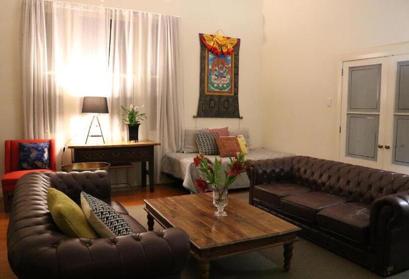 Standard Studio Garden View, Nyima Tashi Buddhist Centre