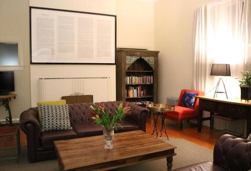 Standard Studio Garden View, Nyima Tashi Buddhist Centre