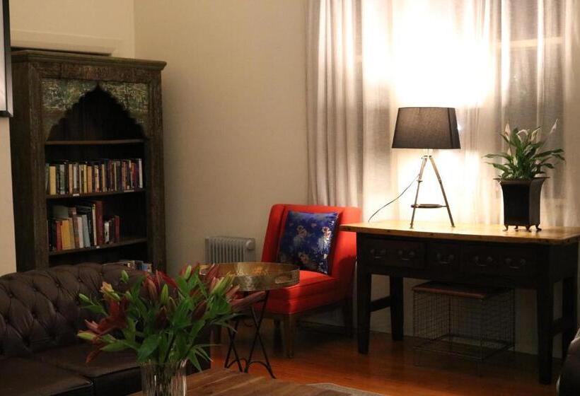 Standard Studio Garden View, Nyima Tashi Buddhist Centre