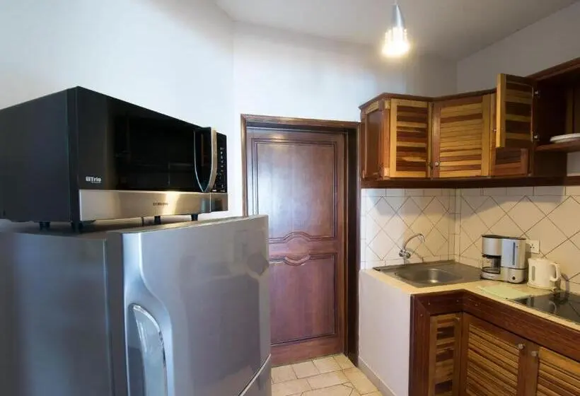 استودیوی استاندارد با چشم‌انداز دریا, Residence Peramal