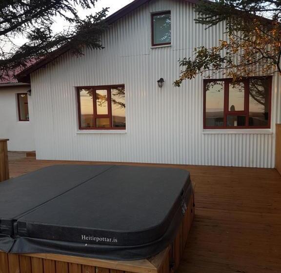 آپارتمان لوکس 1 خوابه, Hellatún Guest House!