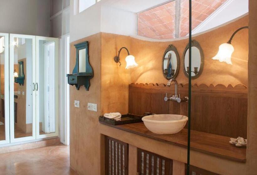 סוויטה, Ahilya By The Sea