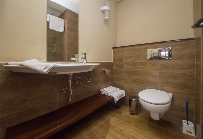 استودیو استاندارد با بالکن, Taarifa Suites By Dunhill Serviced Apartments