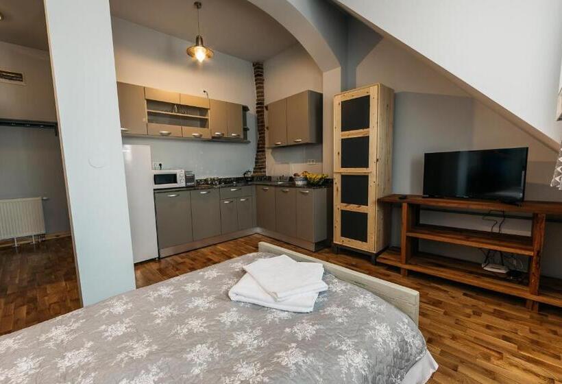 إستوديو قياسى, Yellowboot Apart