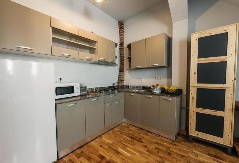 إستوديو قياسى, Yellowboot Apart