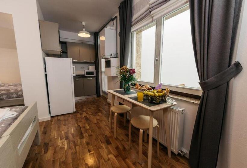 スタンダードスタジオ, Yellowboot Apart