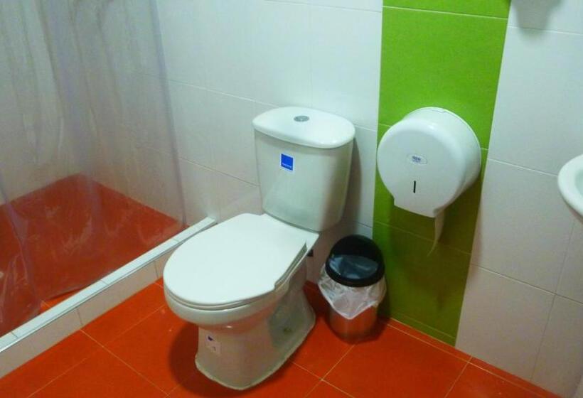 4인용 스탠다드 룸, Hostal Casa Artvelez