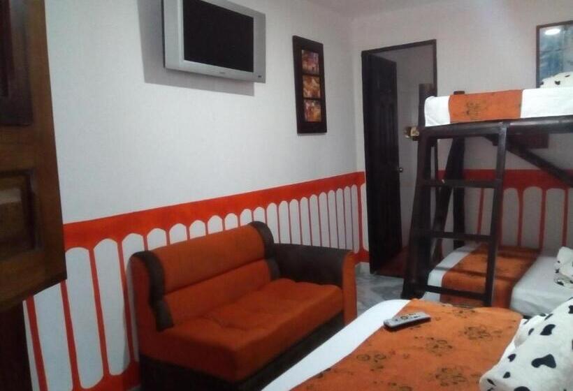 4인용 스탠다드 룸, Hostal Casa Artvelez