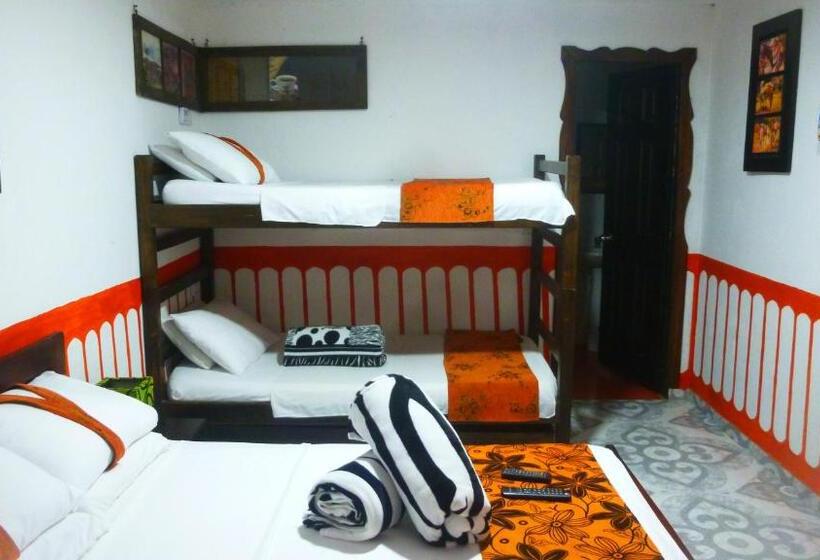 4인용 스탠다드 룸, Hostal Casa Artvelez