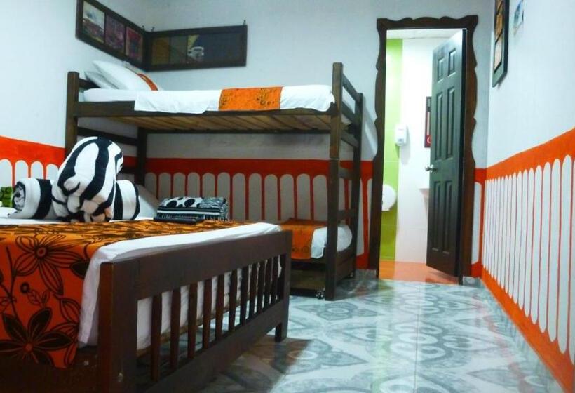 4인용 스탠다드 룸, Hostal Casa Artvelez