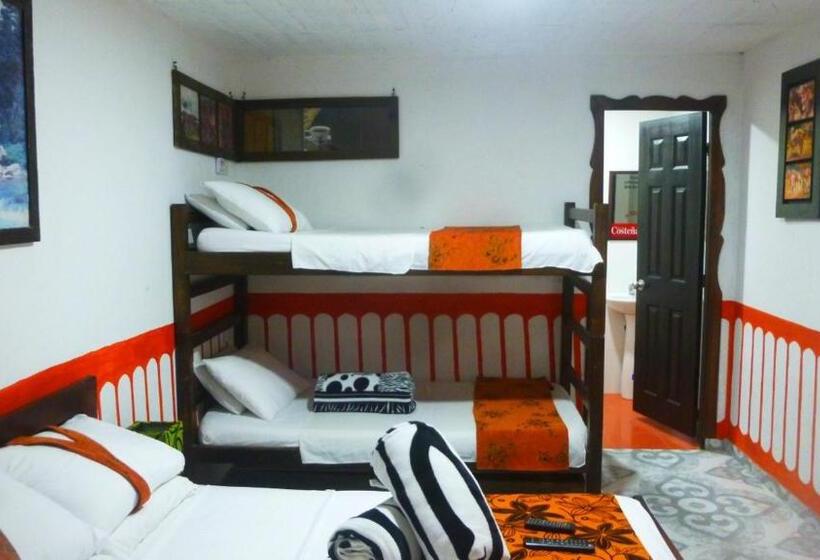 Четырехместный Номер Стандарт, Hostal Casa Artvelez