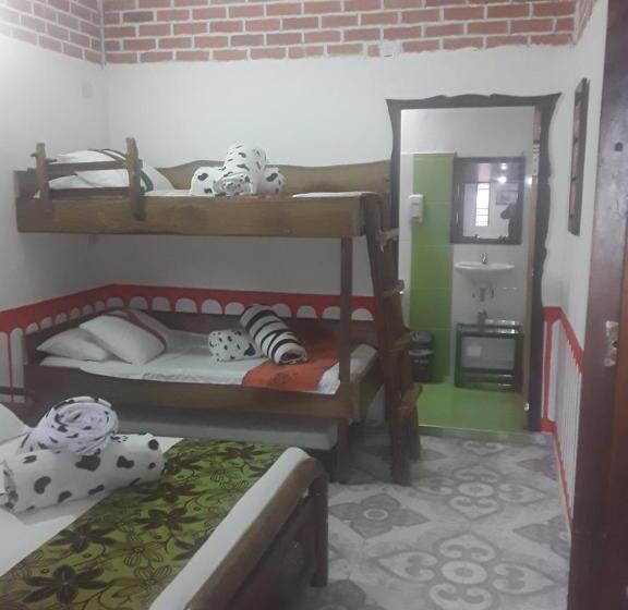 4인용 스탠다드 룸, Hostal Casa Artvelez