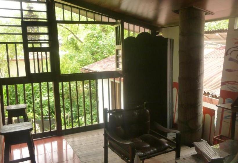 4인용 스탠다드 룸, Hostal Casa Artvelez