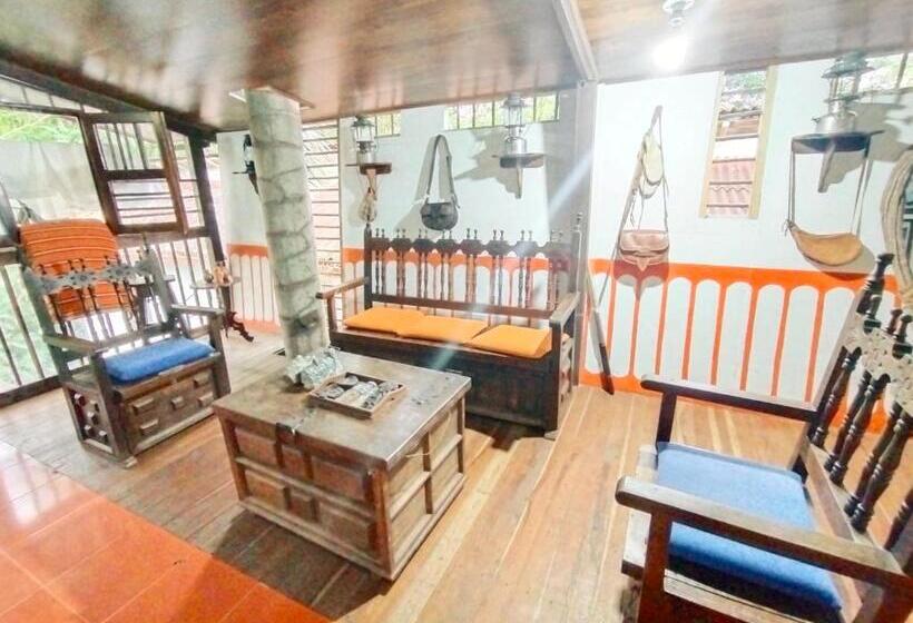 Семейный Номер, Hostal Casa Artvelez