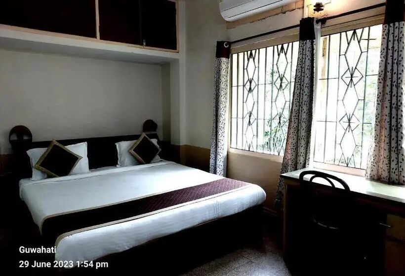 Deluxe room with river view, Riverview Guest House