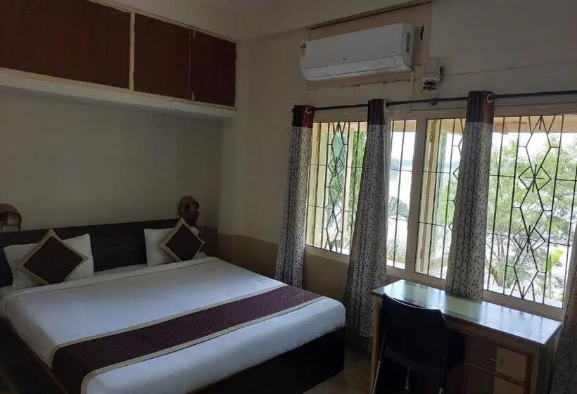 Deluxe room with river view, Riverview Guest House