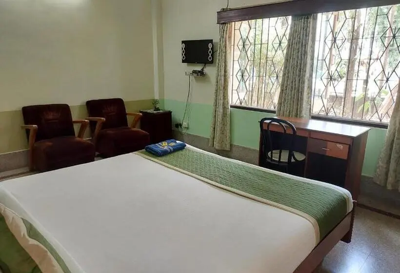 Deluxe room with river view, Riverview Guest House