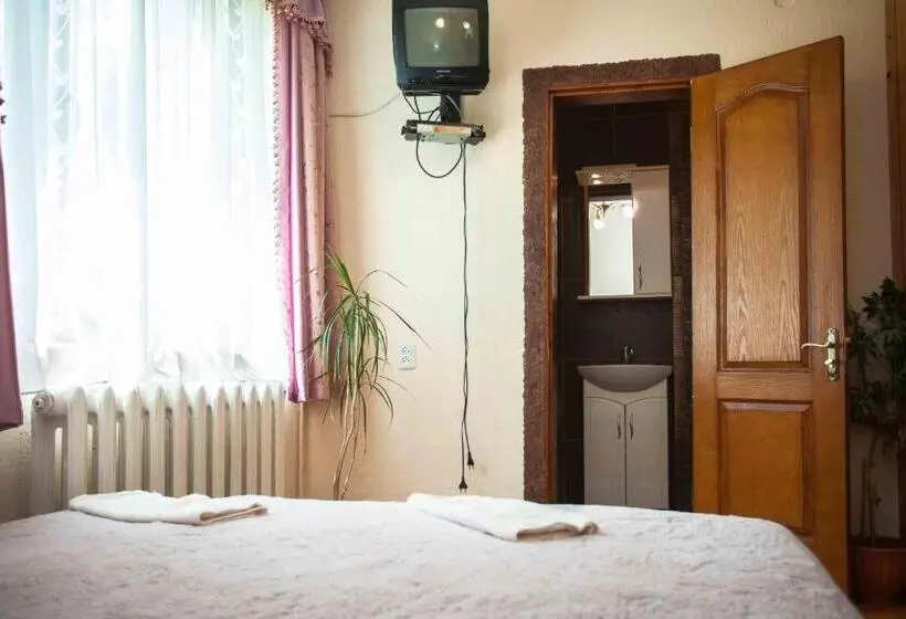 سوییت خانوادگی, Lisoviy Zatyshok, Z Vidkrutum Litnim Baseynom