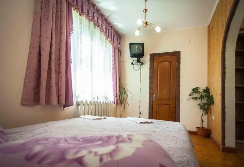 سوییت خانوادگی, Lisoviy Zatyshok, Z Vidkrutum Litnim Baseynom