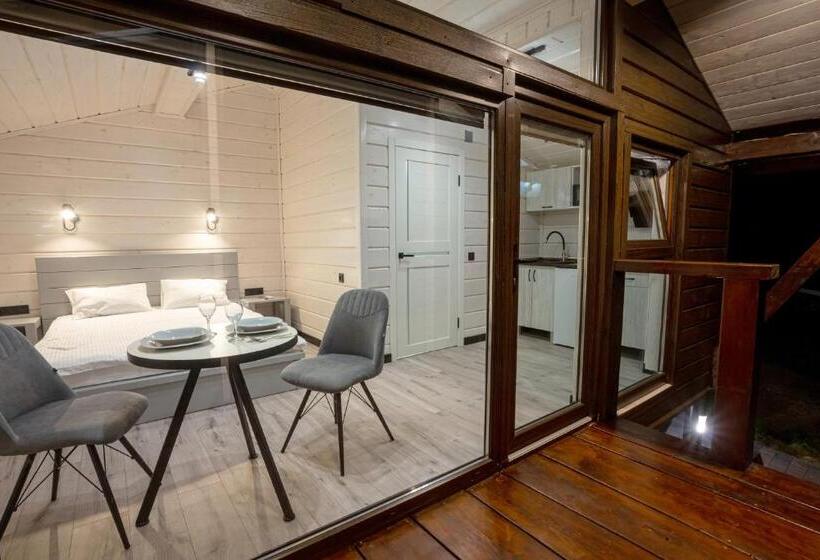 침실 1개 주택, Lisoviy Zatyshok, Z Vidkrutum Litnim Baseynom