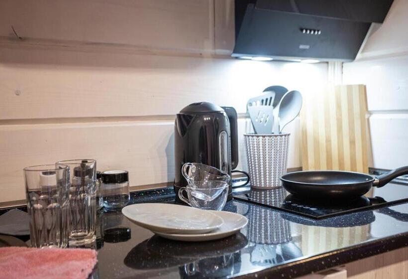 침실 1개 주택, Lisoviy Zatyshok, Z Vidkrutum Litnim Baseynom