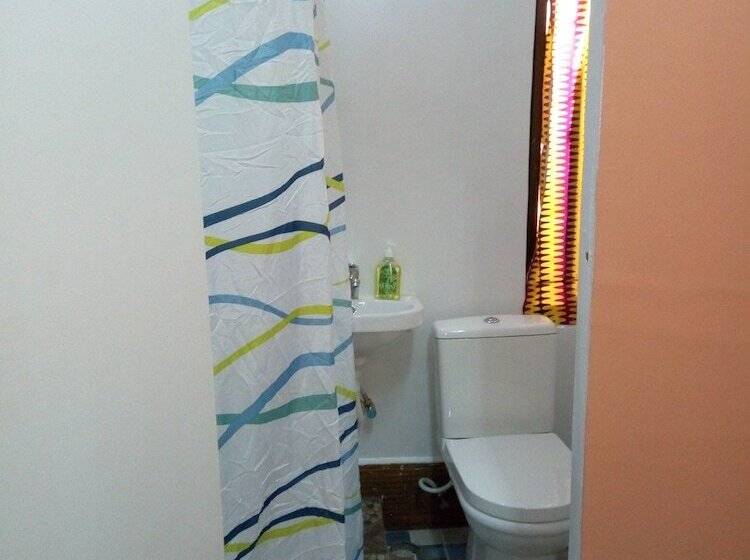 Budget Værelse, Feehi S Place