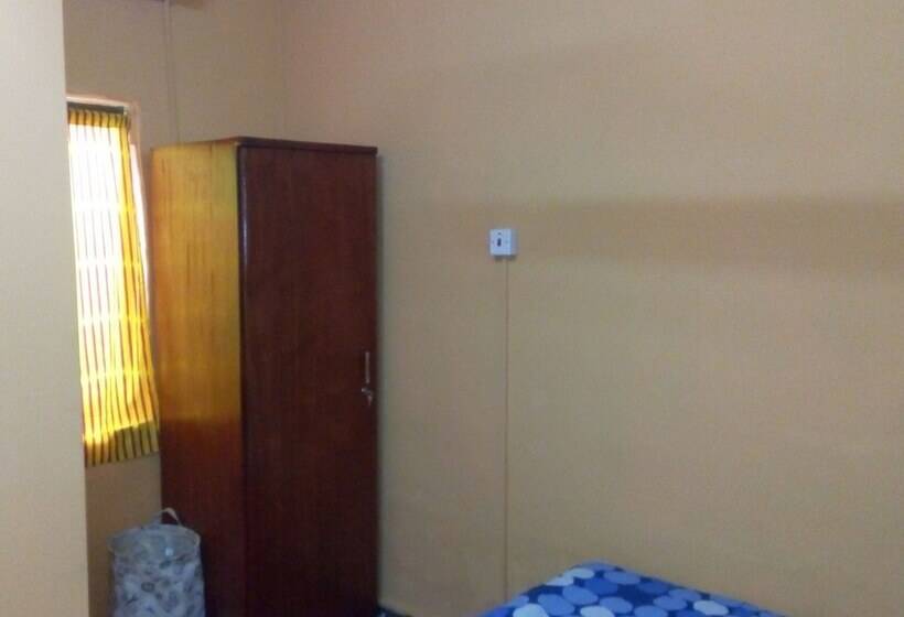 Budget Værelse, Feehi S Place