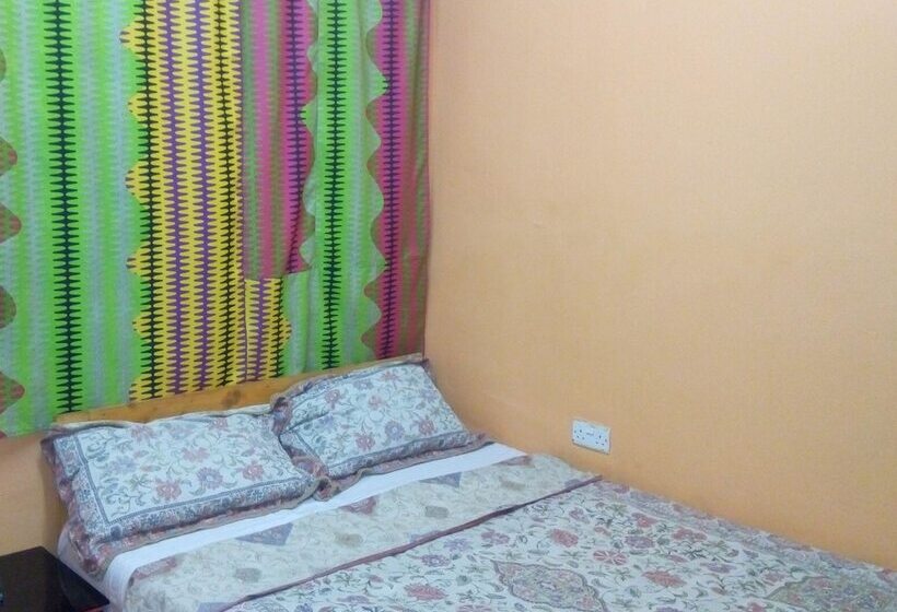 Budget Værelse, Feehi S Place