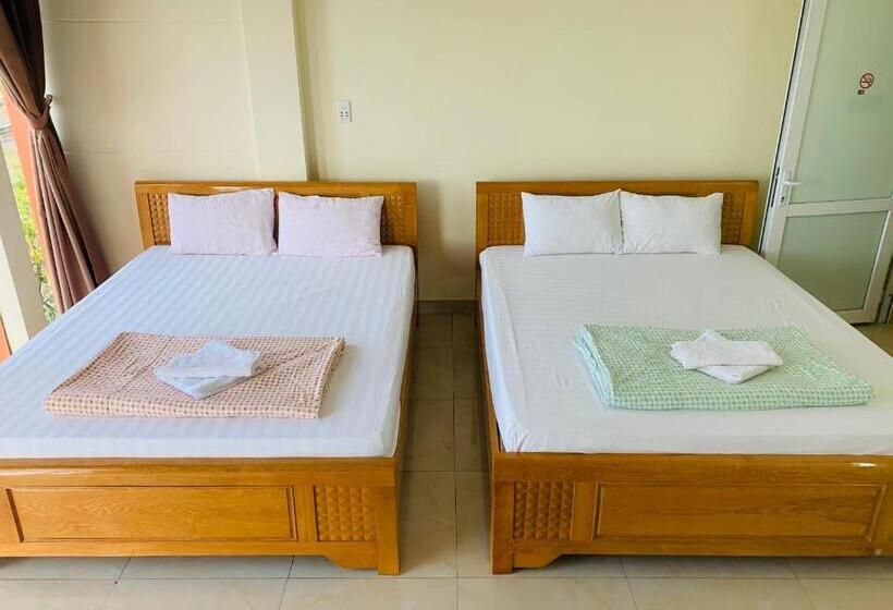 اتاق استاندارد چهار تخته با چشم‌انداز دریا, Motel Tuan Phuong