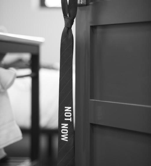 Номер Deluxe, Grinnell