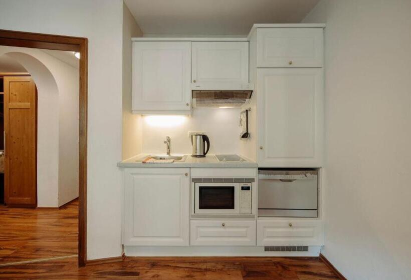 آپارتمان 1 خوابه با بالکن, Theresi Appartements