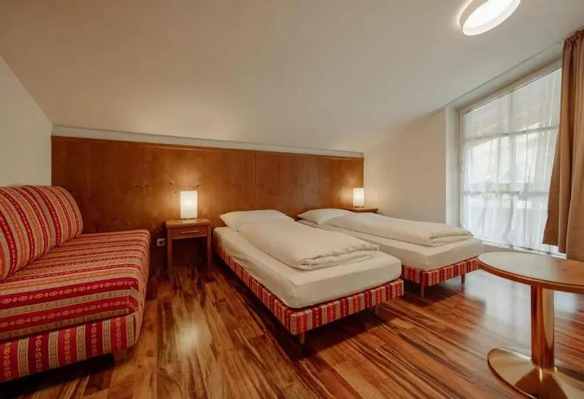 Huoneisto 1 Makuuhuone Parveke, Theresi Appartements