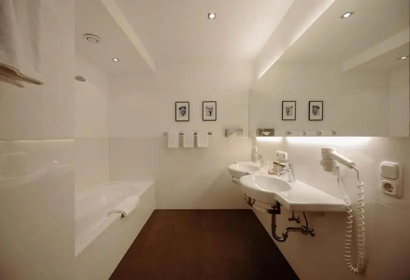 Huoneisto 3 Makuuhuonetta, Theresi Appartements