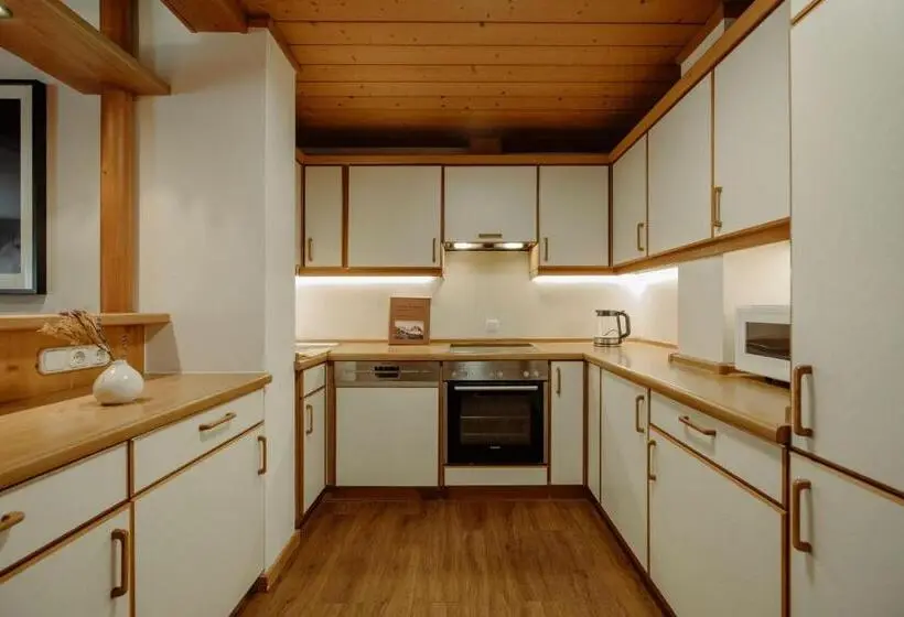 Huoneisto 3 Makuuhuonetta, Theresi Appartements