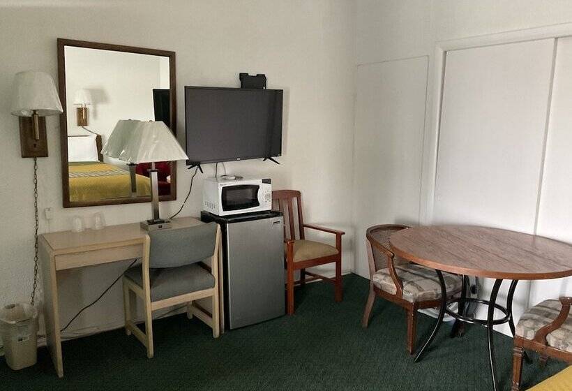 חדר משפחתי, Kansan Motel