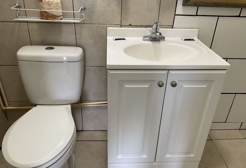 חדר סטנדרט, Kansan Motel