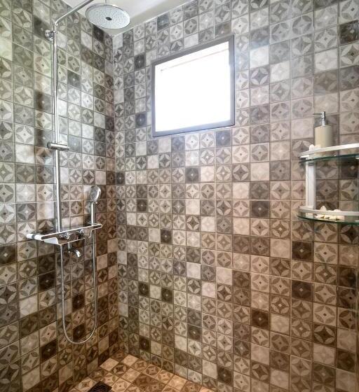 Полулюкс с Бассейном, Meno Suites