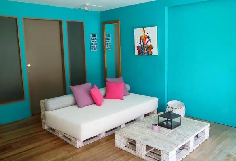 プール付きジュニアスイート, Meno Suites