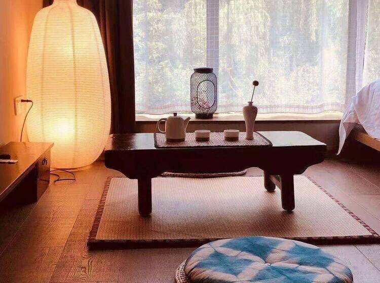 غرفة قياسية مطلّة علي البحيرة, Inside House Shaoxing