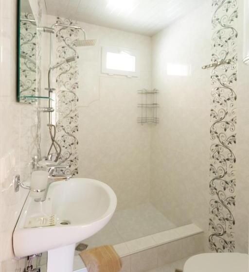 اتاق استاندارد سه نفره, Level