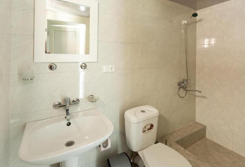 اتاق راحتی سه تخته, Level