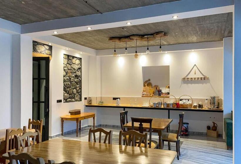 Standard Triple Room with Terrace, Level